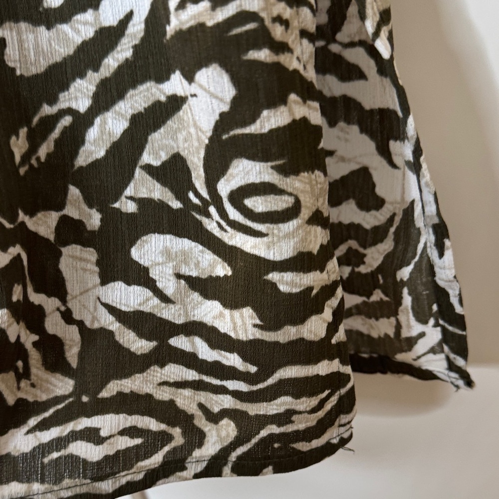 Karen Scott Zebra Print Women's Top Button Front size Medium - Picture 8 of 12